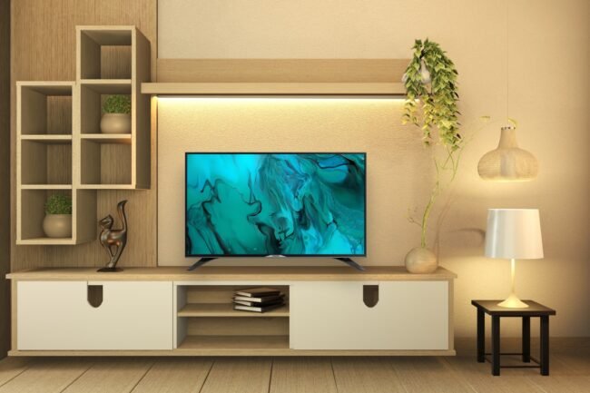 شاشة تليفزيون تورنيدو 32 بوصة HD دي إل إي دي ريسيفر داخلي 32EC3300E